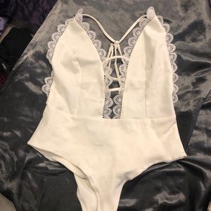 WHITE BODY SUIT CAGED & LACE  AND CRISS CROSS BACK
